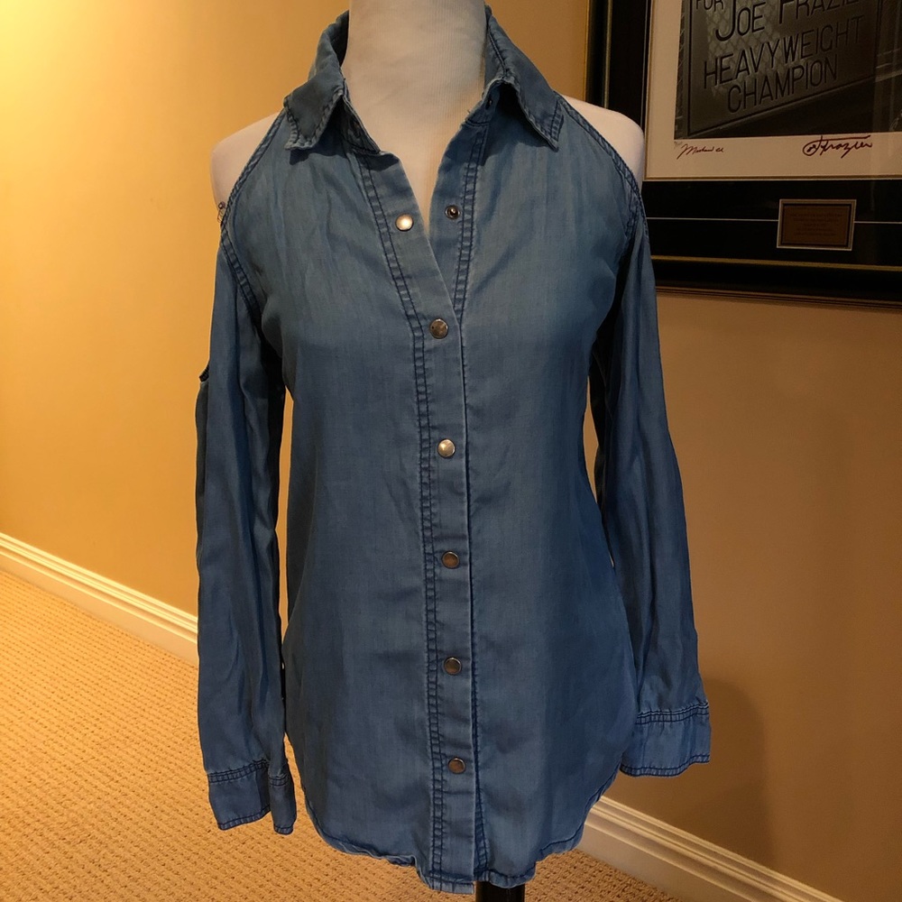 Denim cold shoulder soft jean shirt w/snap button